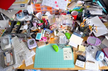 messy_desk